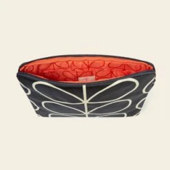 13" Laptop Sleeve - Linear Stem Liquorice 9 13" Laptop Sleeve - Linear Stem Liquorice -Orla Kiely 23SELIN801 0040 13 LaptopSleeve LinearStemLiquorice4