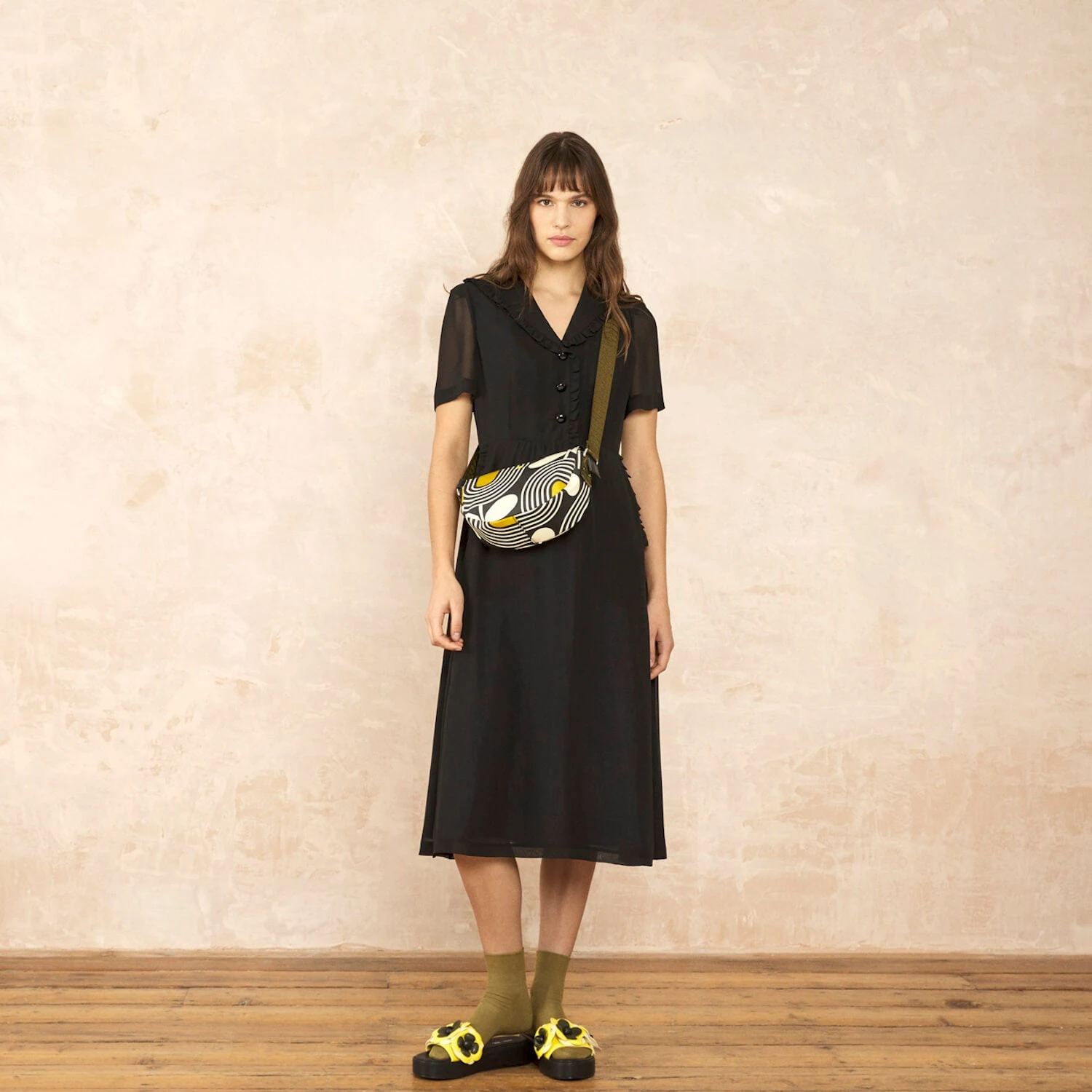 Mini Rounder Crossbody - Giant Striped Tulip Noir 4 Mini Rounder Crossbody - Giant Striped Tulip Noir - Image 2