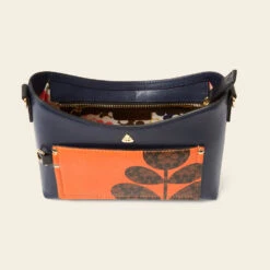Carrymin Crossbody - Navy Puzzle Flower -Orla Kiely 24SELLE833 4110 CarryminCrossbody NavyPuzzleFlowerEmblem4