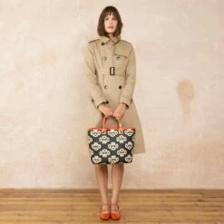 Smile Tote - Posey Flower Midnight -Orla Kiely 24SEPOF866 4100 SmileTote PoseyPowerMidnight .model1