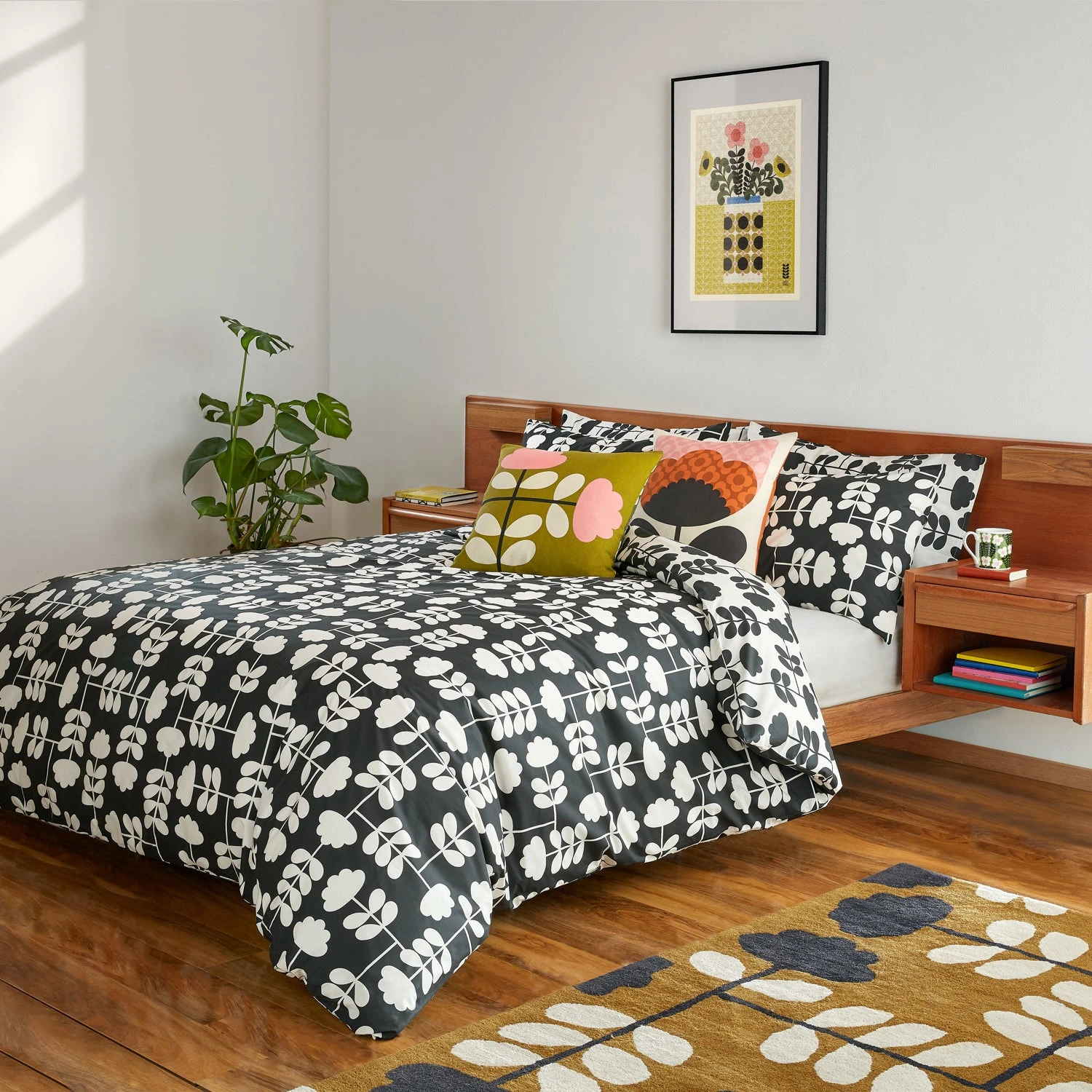 Cut Stem Bed Linen - Monochrome 5 Cut Stem Bed Linen - Monochrome - Image 3