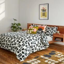 Cut Stem Bed Linen - Monochrome 12 Cut Stem Bed Linen - Monochrome -Orla Kiely cut stem monochrome main reverse final